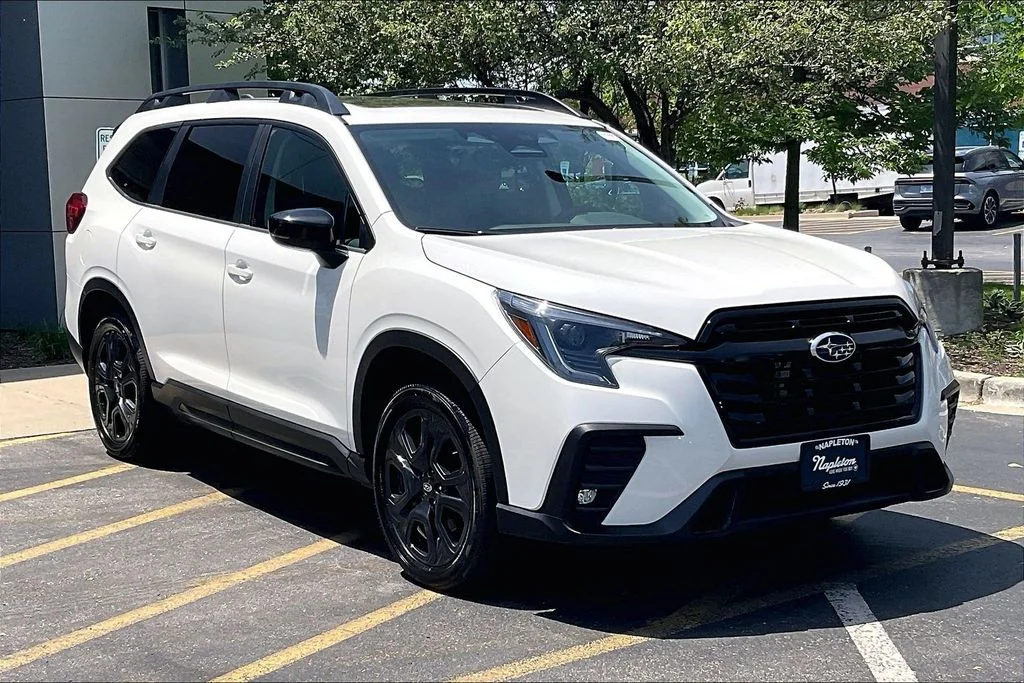 Used 2025 White Subaru Onyx Edition image 39