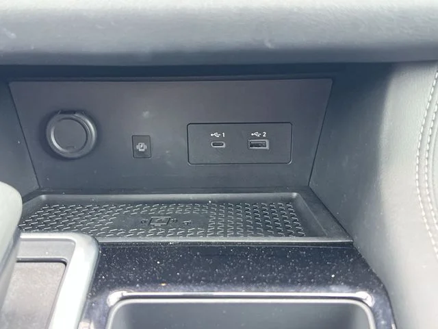 Used 2024 White Nissan Platinum image 16