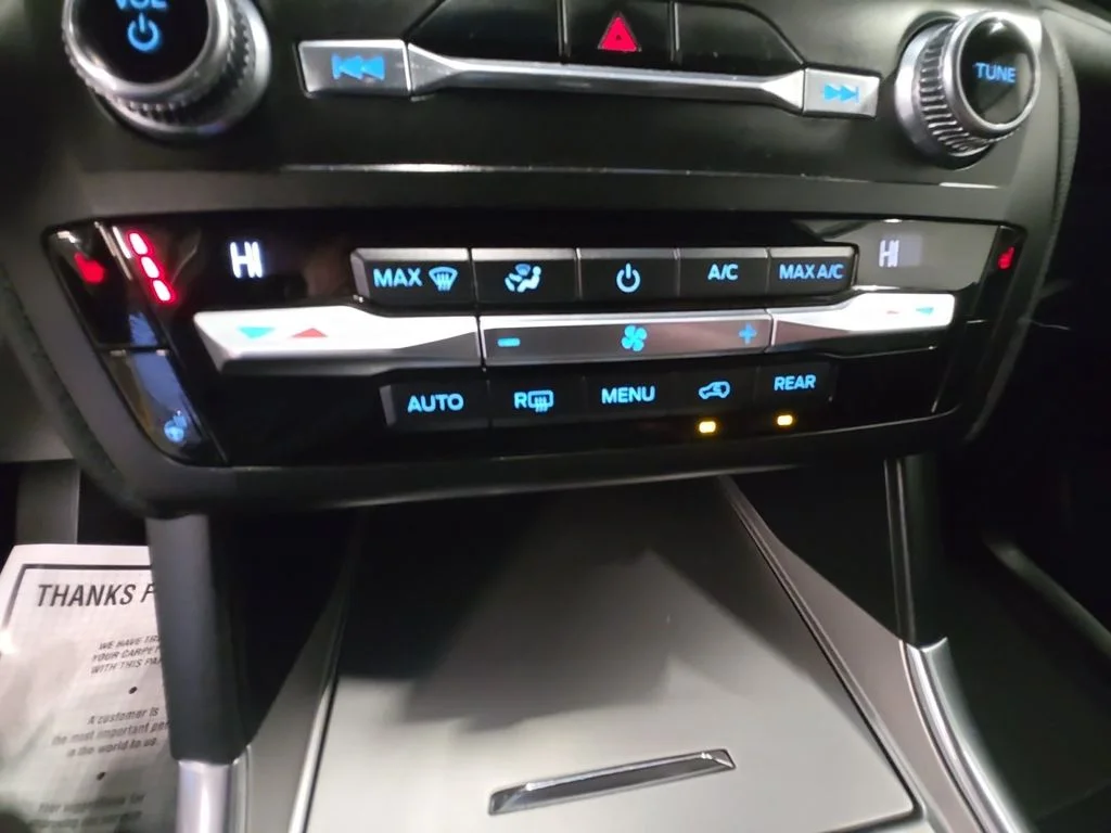 Used 2020 Black Ford XLT image 17