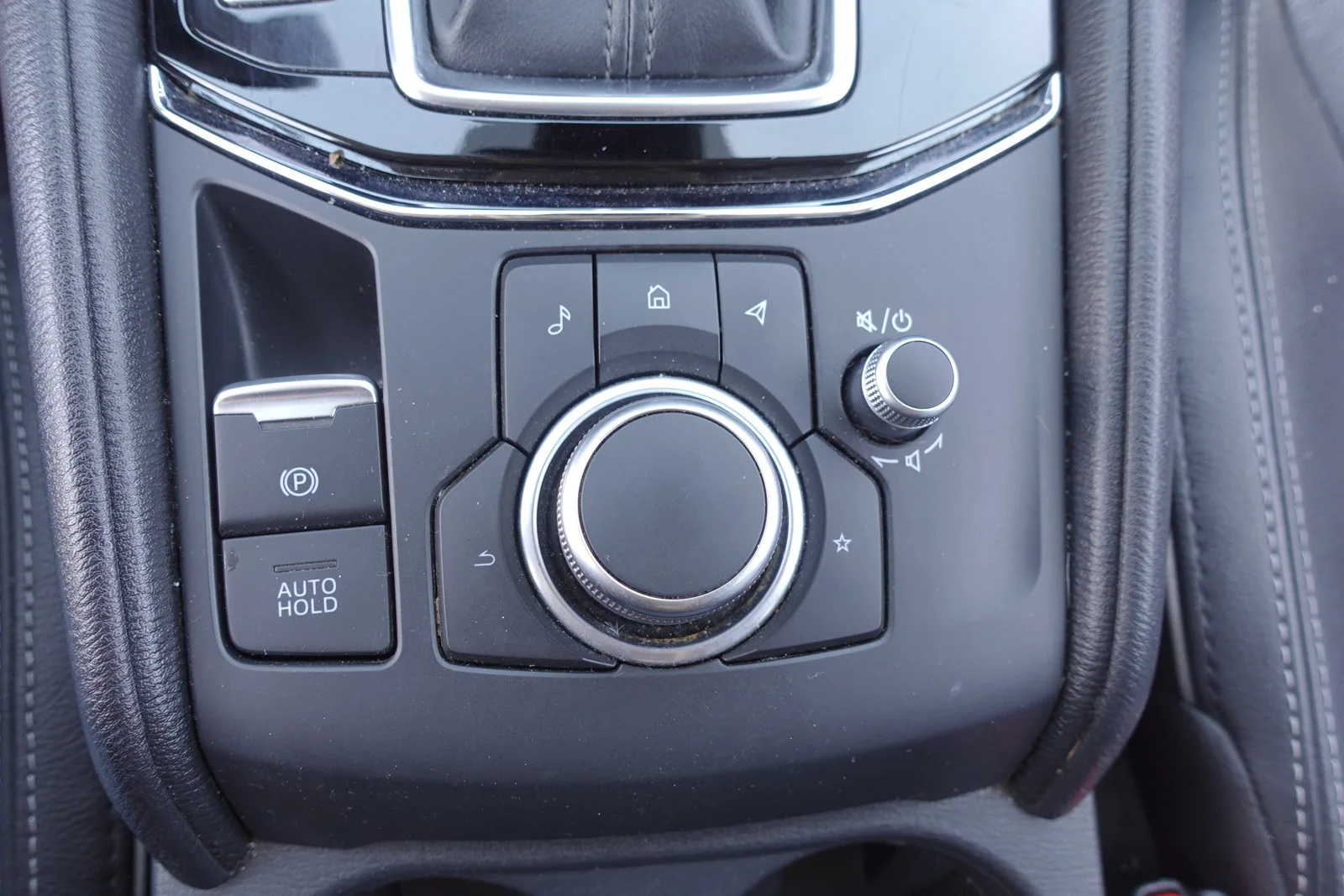 Certified Used 2025 Platinum Quartz Metallic Mazda 2.5 S Preferred Package image 23