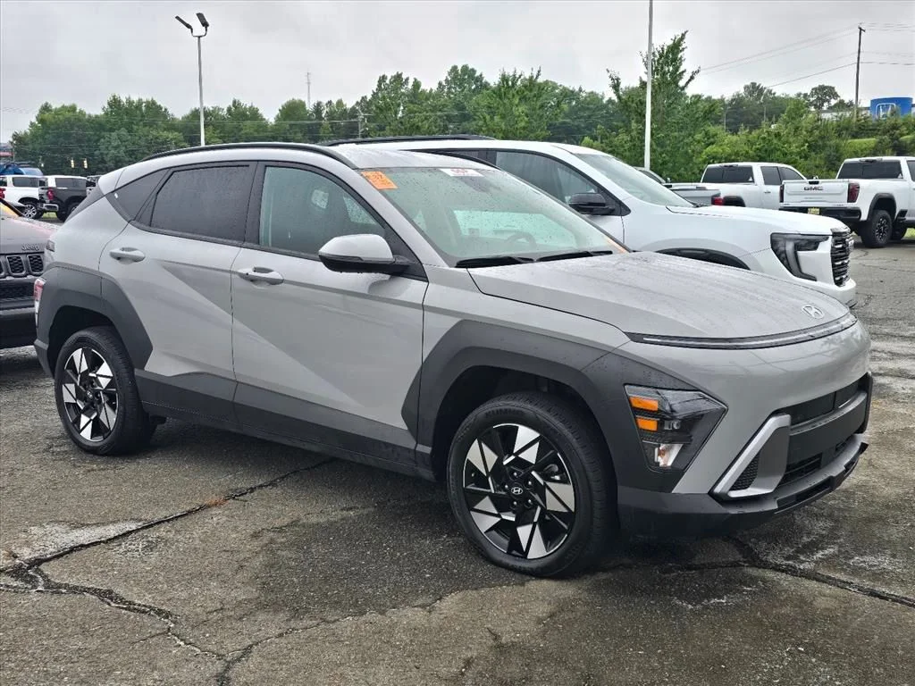Used 2025 Gray Hyundai SEL image 9