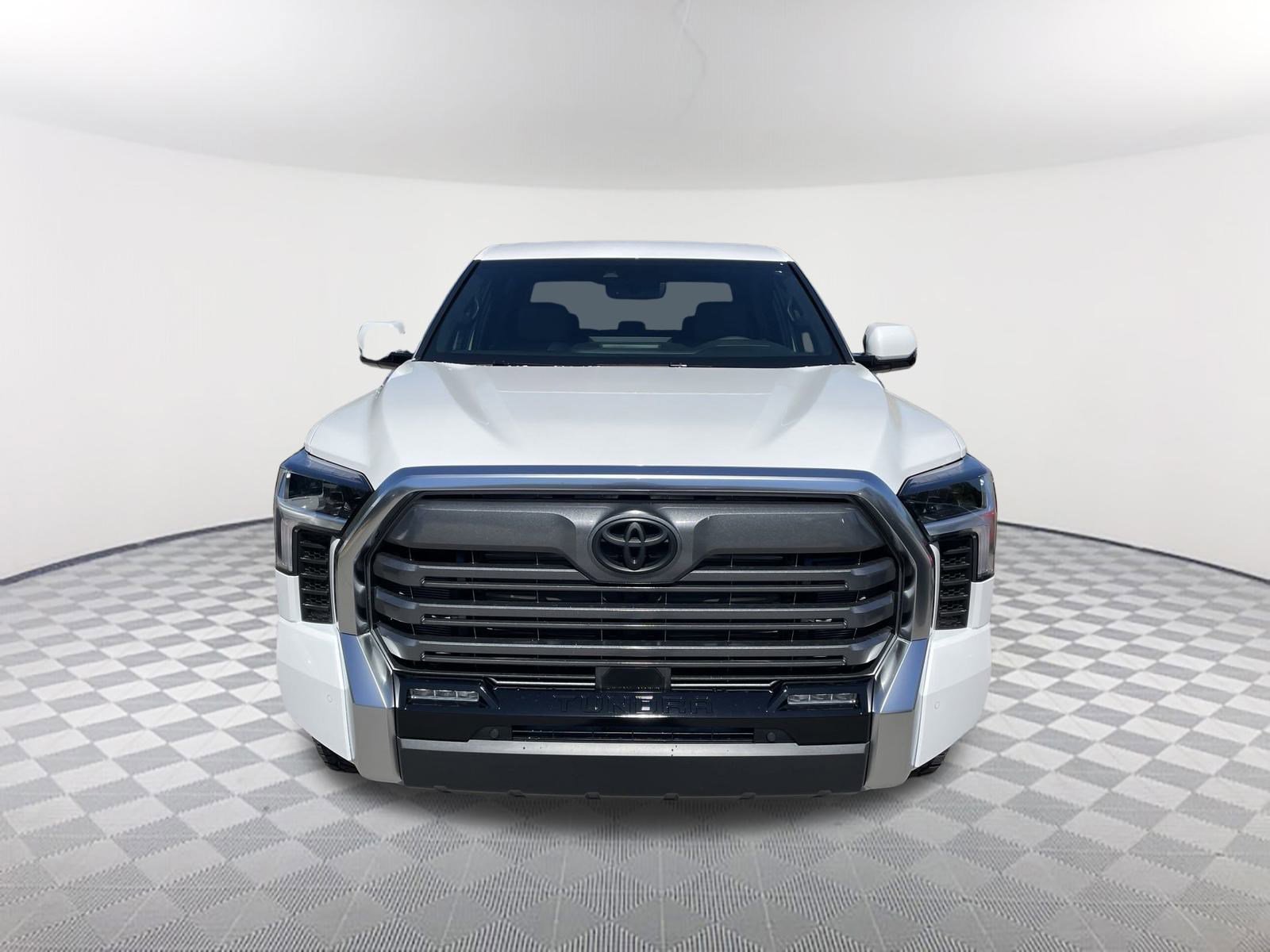 2025 Toyota Tundra Limited - Photo 9