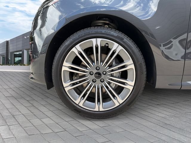 New 2026 Carpathian Grey Land Rover Dynamic SE image 9