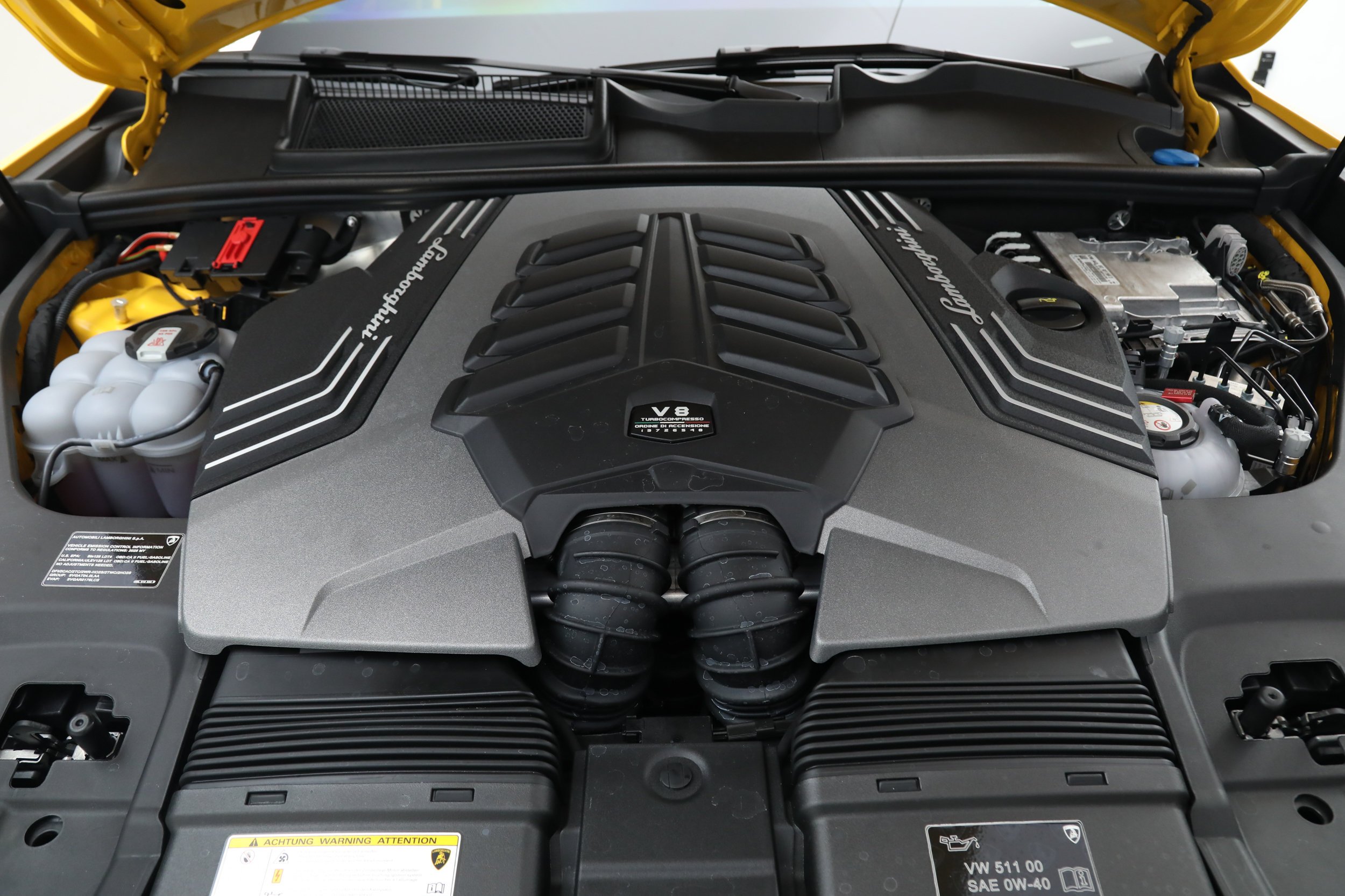Used 2025 Yellow Lamborghini SE image 36