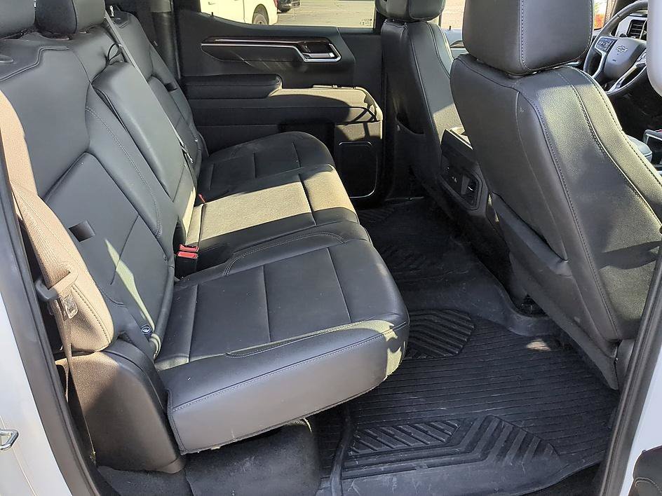 Used 2025 Summit White Chevrolet RST image 33
