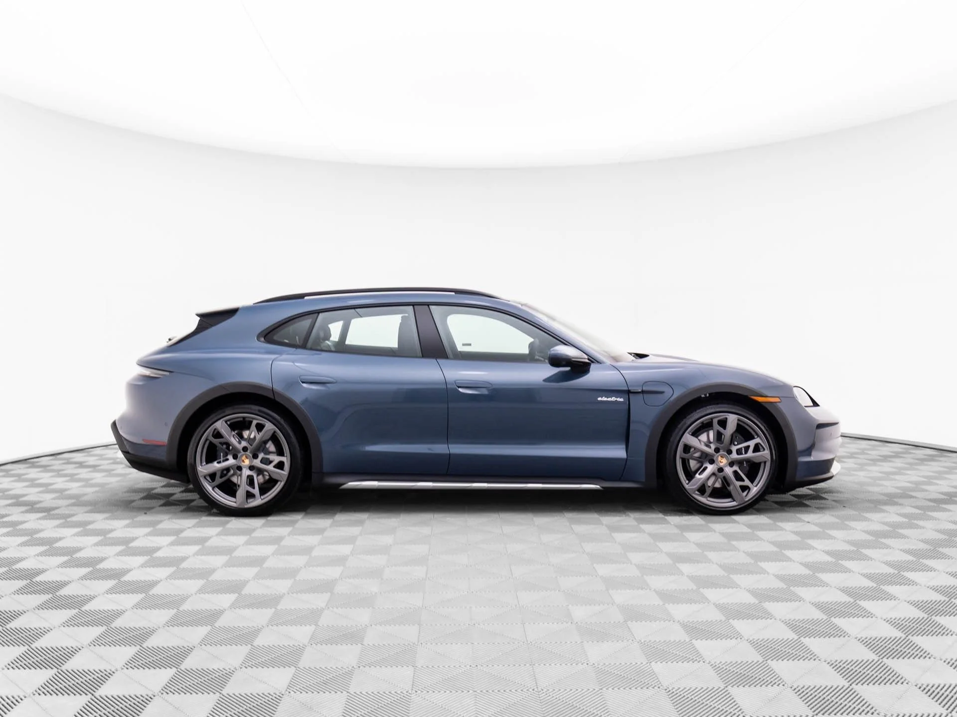 2025 Porsche Taycan Base - Photo 7