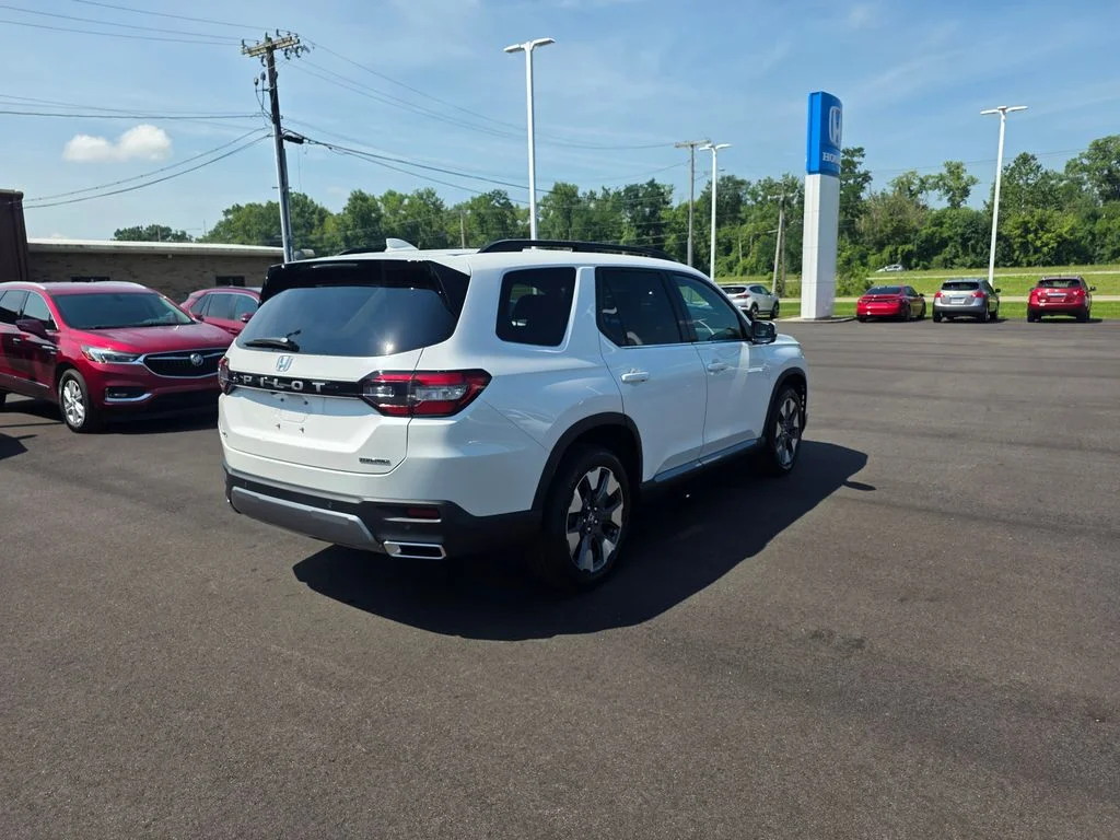 New 2026 Platinum White Pearl Honda Touring image 3