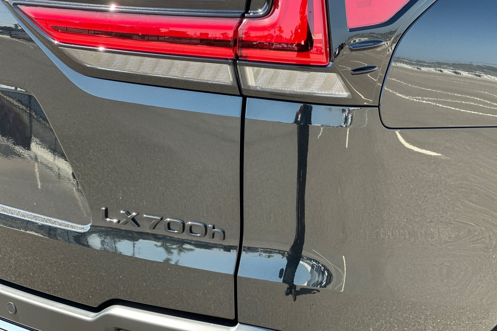 2026 Lexus LX 700h F-Sport - Photo 28