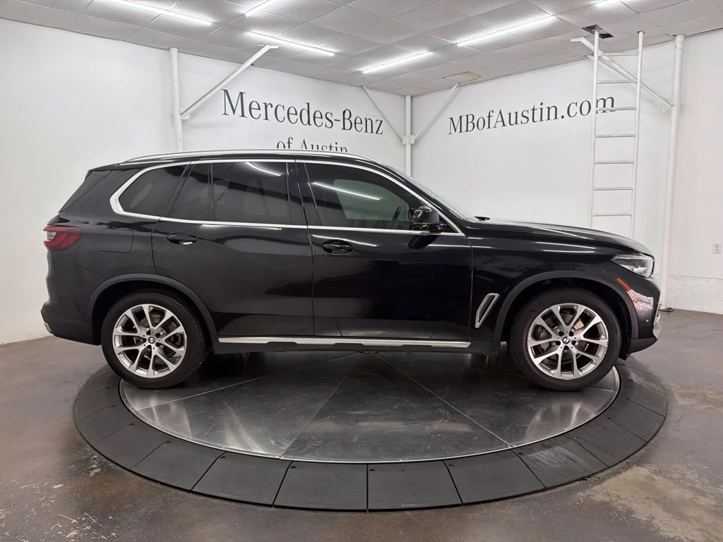 Used 2021 Black BMW sDrive40i image 7