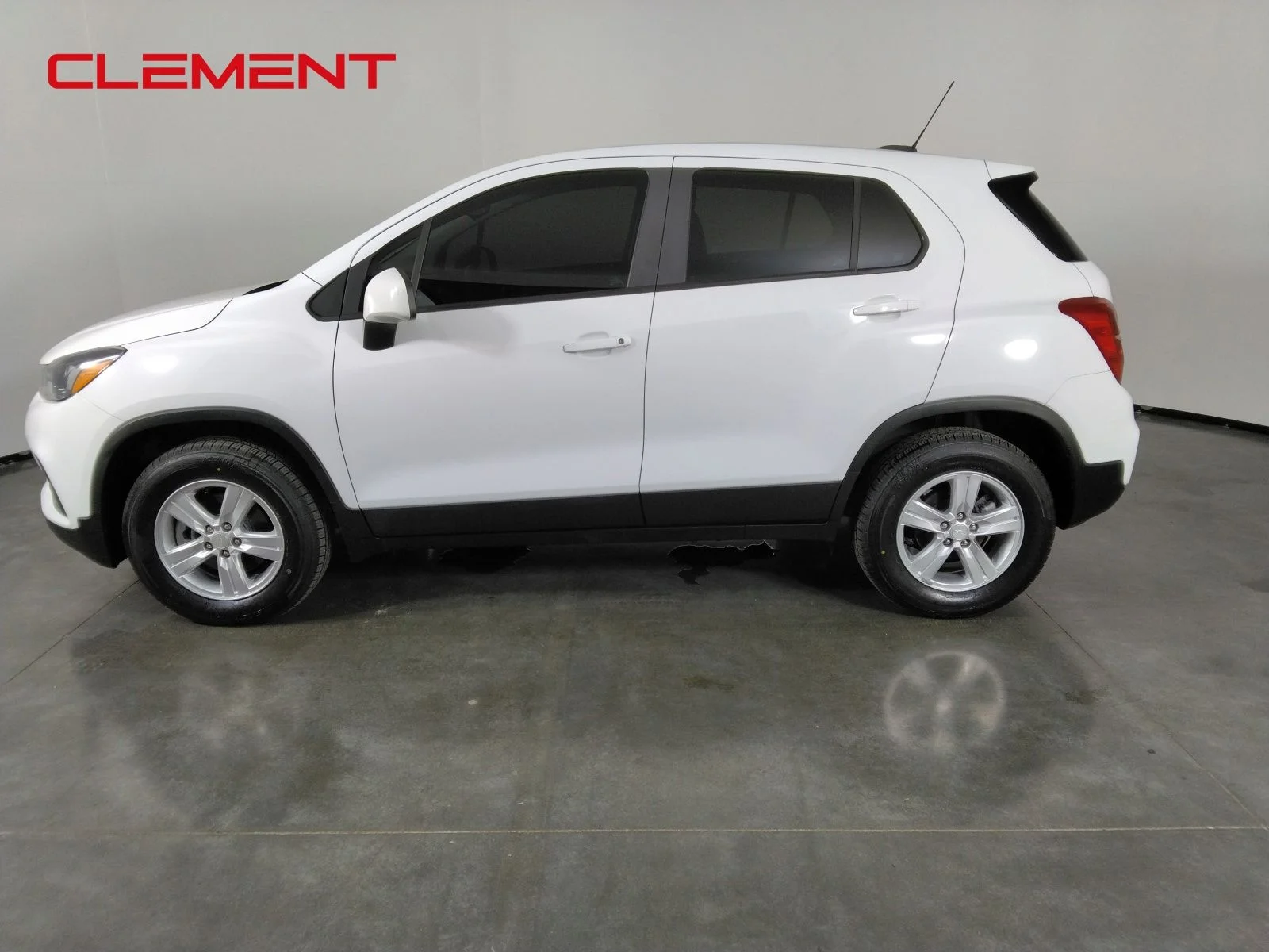Used 2022 White Chevrolet LS image 8