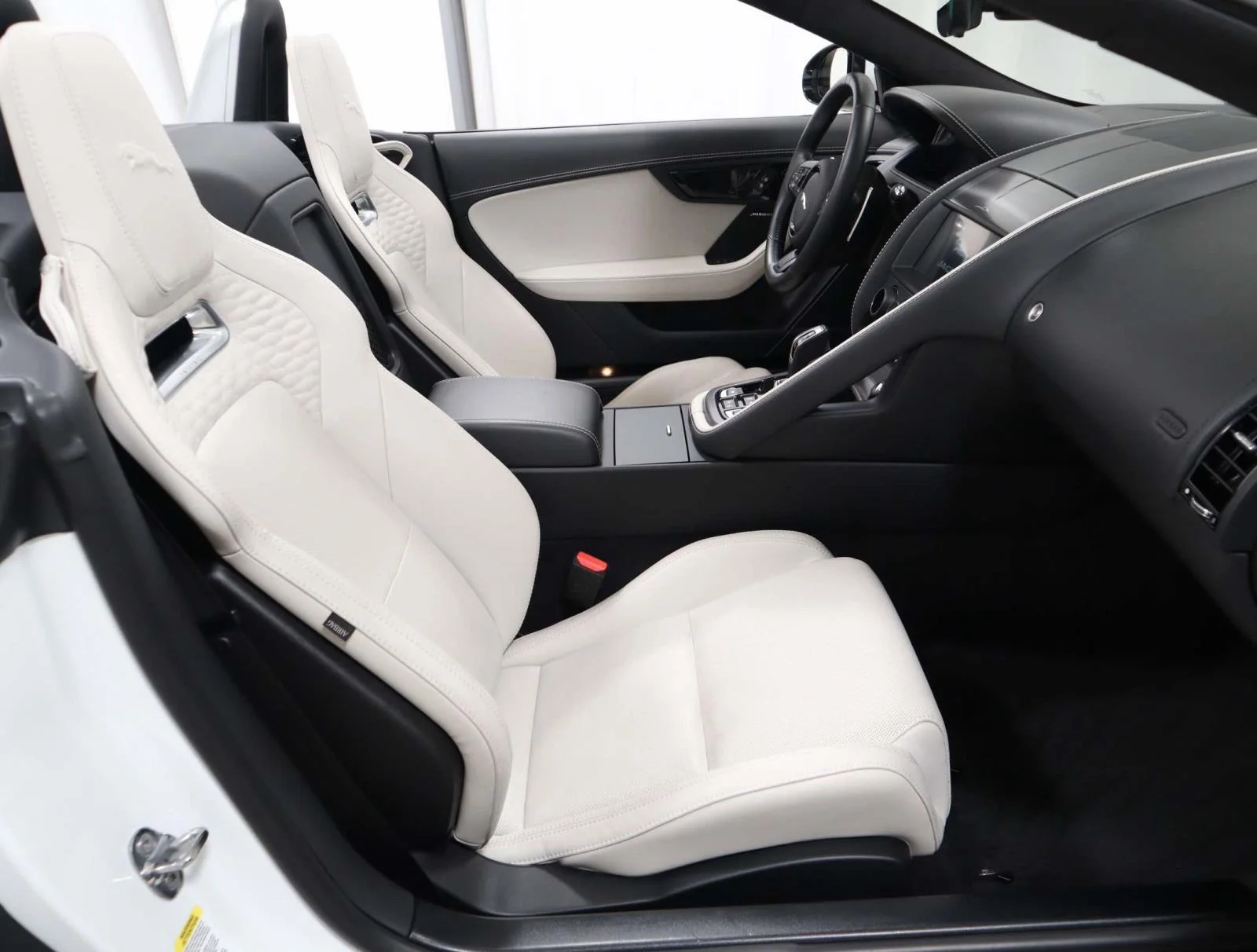 Used 2024 White Jaguar P450 image 19