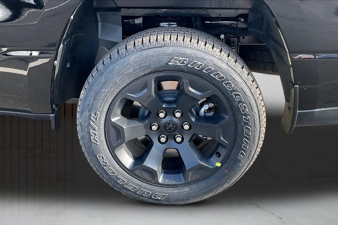 New 2026 Diamond Black Crystal Pearlcoat RAM Express image 32