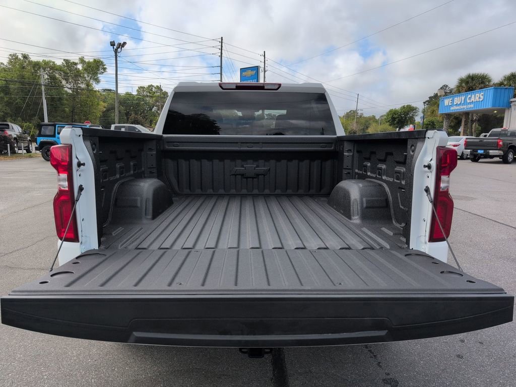 New 2026 Summit White Chevrolet RST image 32
