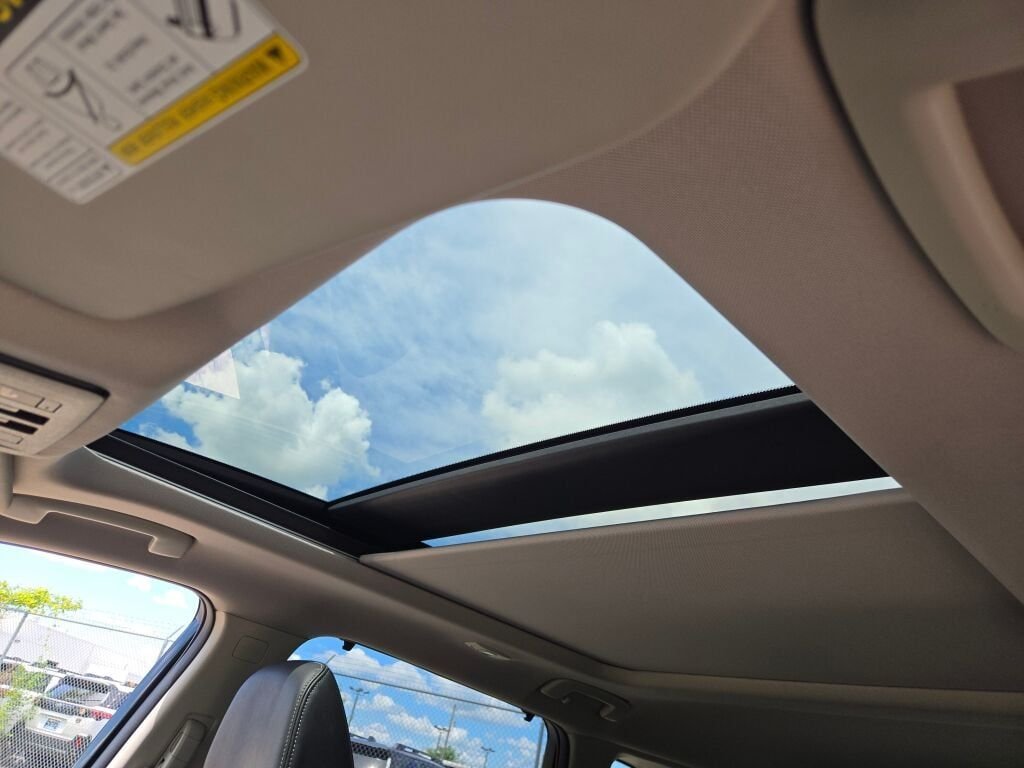 Used 2021  Nissan Platinum image 4
