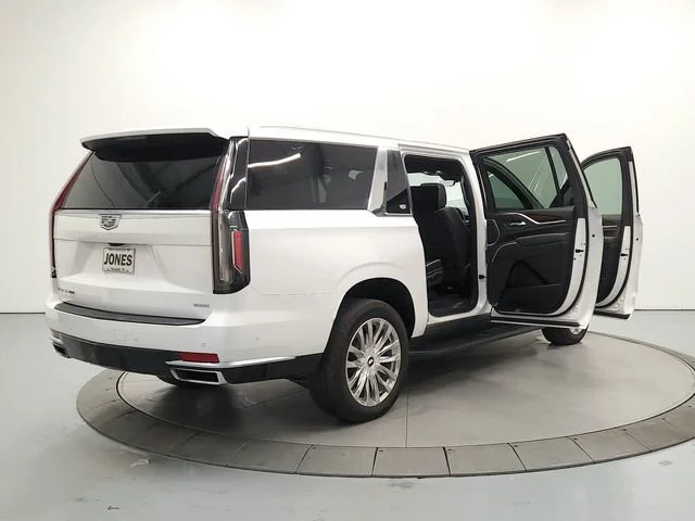 Used 2021 CRYSTAL WHITE TRICOAT Cadillac Premium Luxury image 15