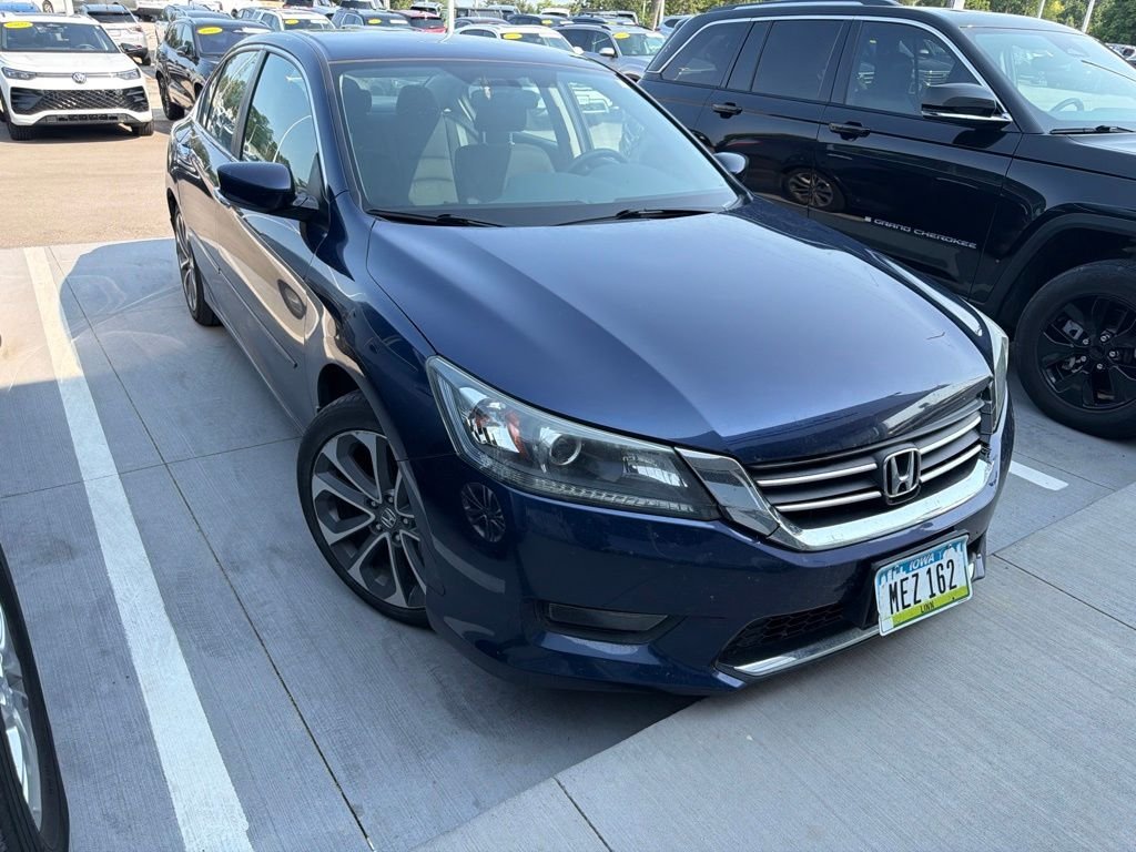 Used 2015 Blue Honda Sport image 4