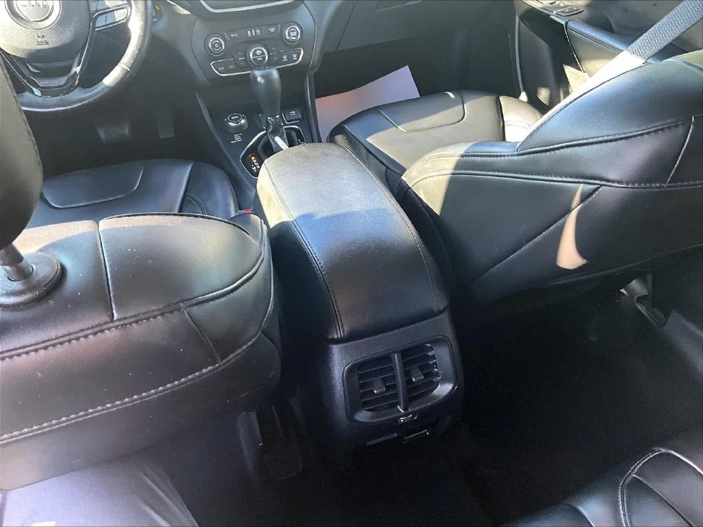Used 2020 Black Jeep Latitude Plus image 34