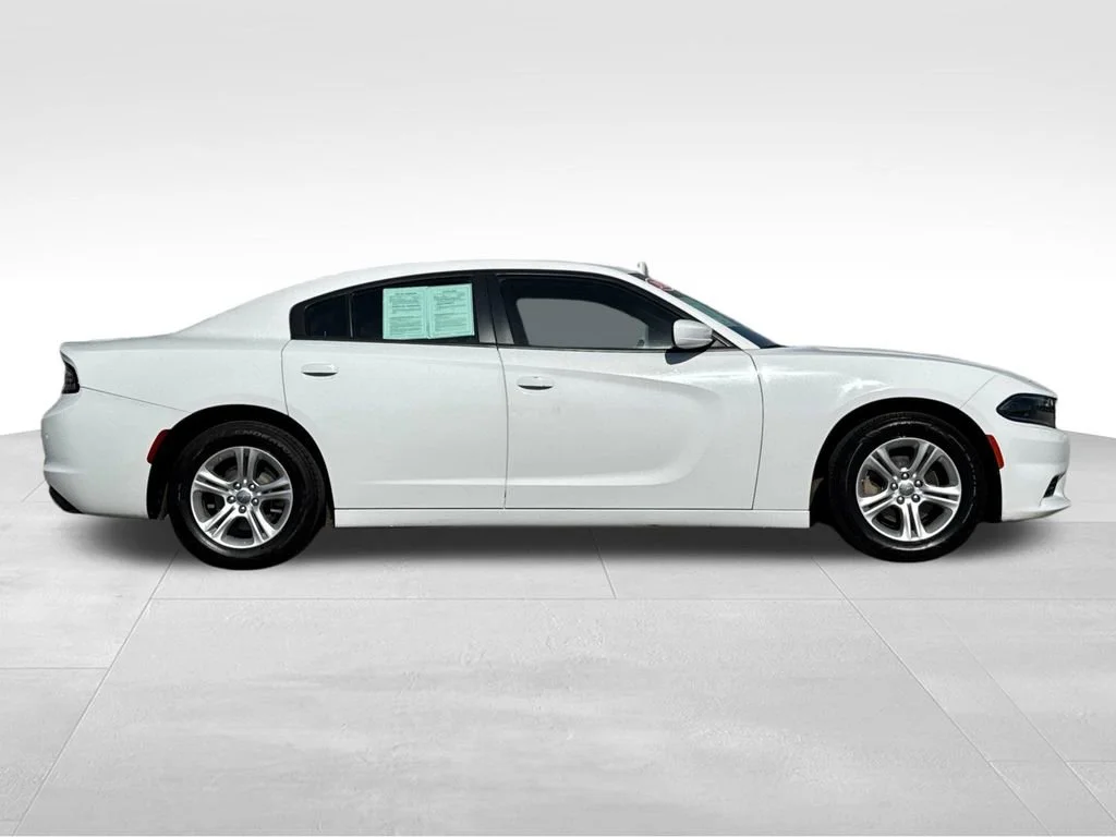 Used 2022 White Dodge SXT RWD image 6