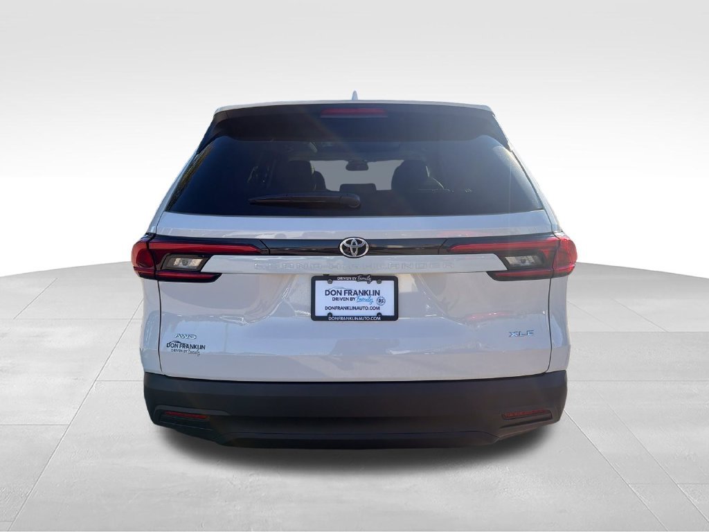 Used 2024 White Toyota XLE image 4