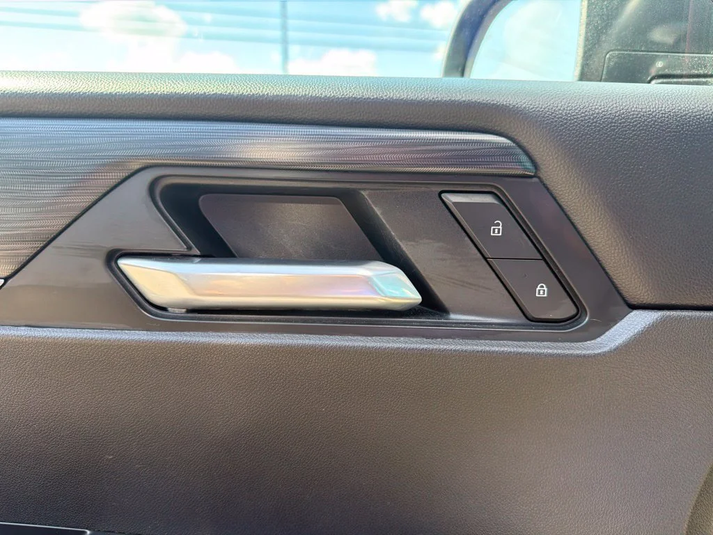 Used 2026 Ebony Twilight Metallic GMC Elevation image 11