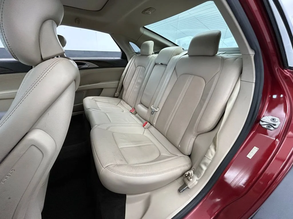 Used 2017 Ruby Red Metallic Lincoln Reserve image 38