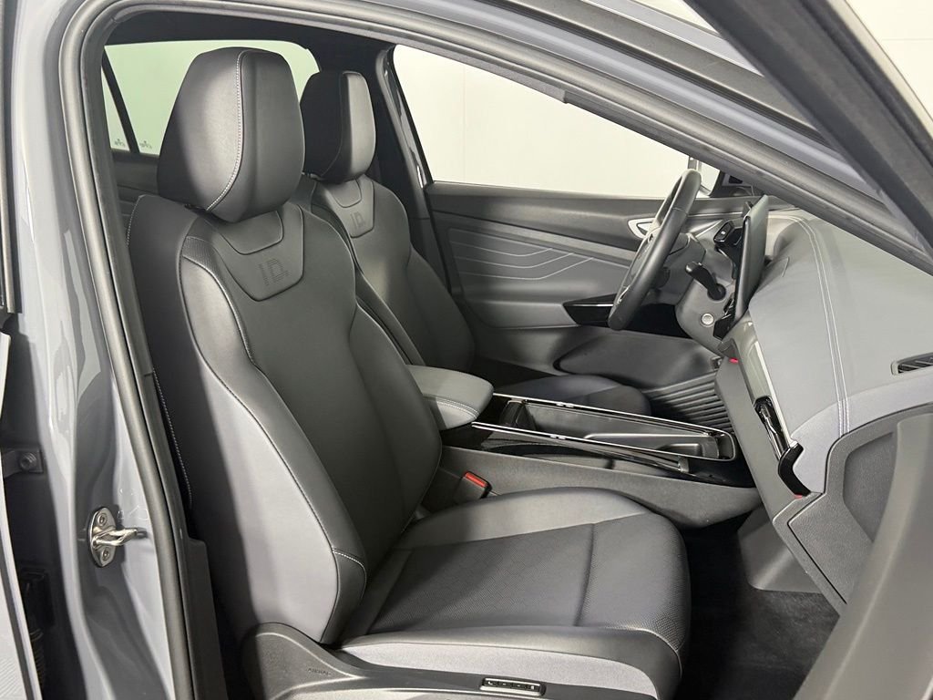Used 2023 Black Volkswagen Pro S image 30