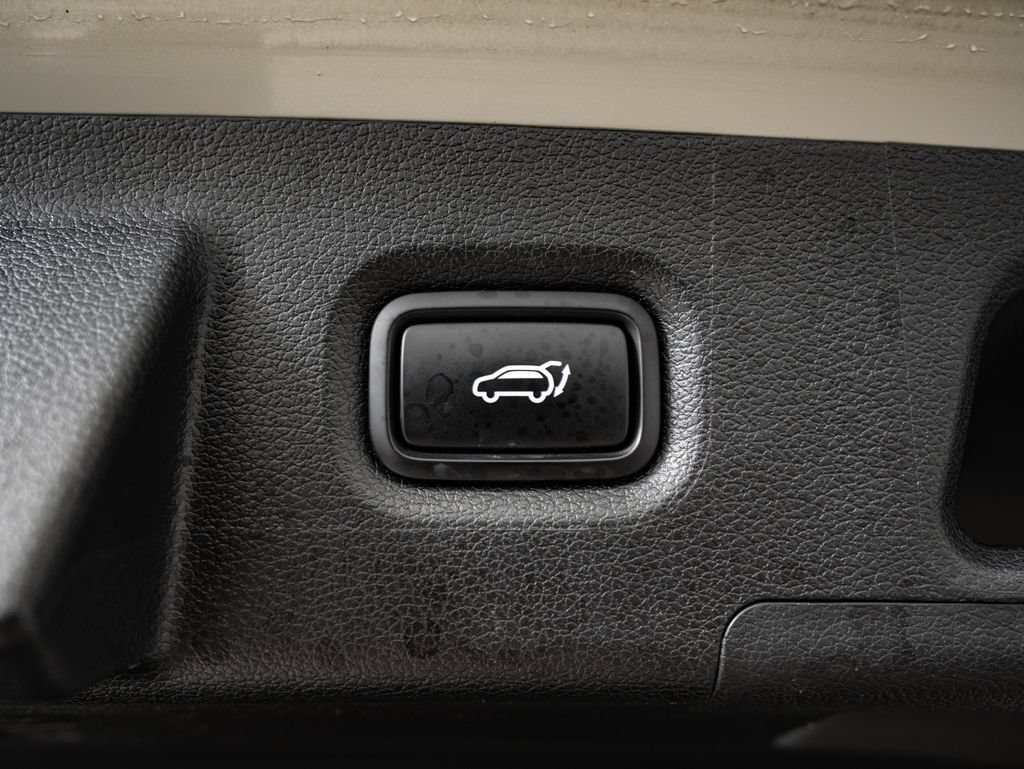 Used 2020 Shimmering Silver Pearl Hyundai SEL image 22