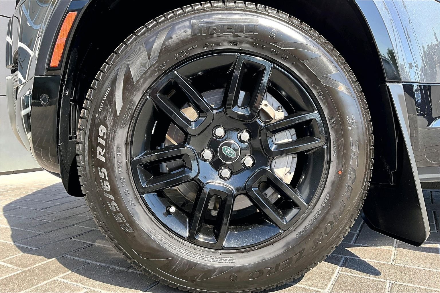 Used 2023 Gray Land Rover X-Dynamic SE image 8