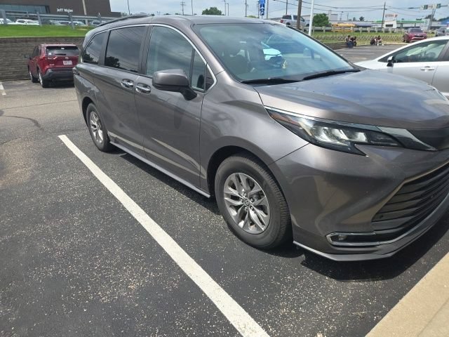 Used 2022 Predawn Gray Mica Toyota XLE image 16