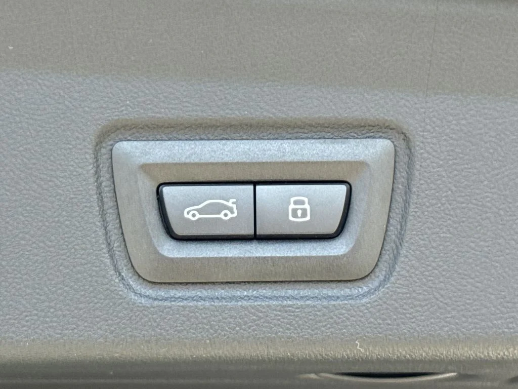 New 2026 White BMW eDrive40 image 10