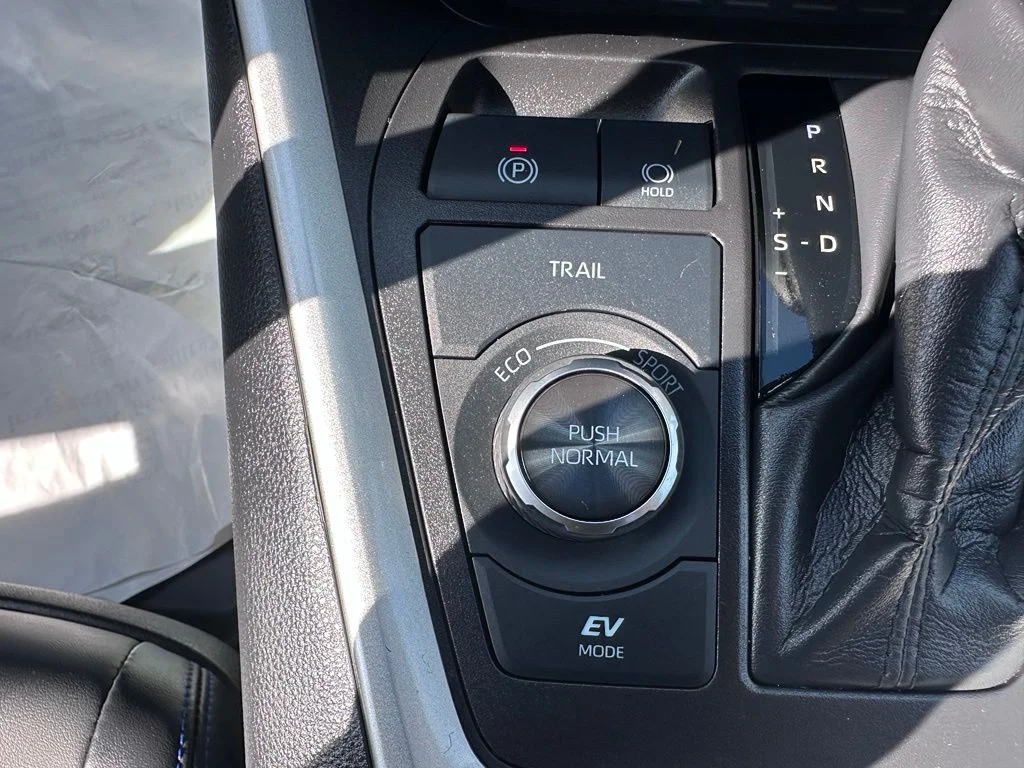 2024 Toyota RAV4 XSE - Photo 24
