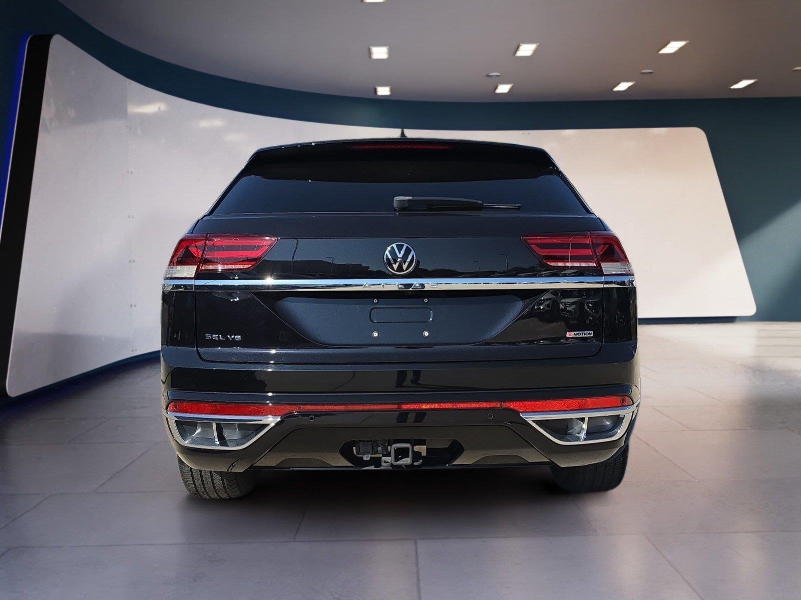 Used 2022 Deep Black Pearl Volkswagen 3.6L V6 SEL Premium R-Line image 4