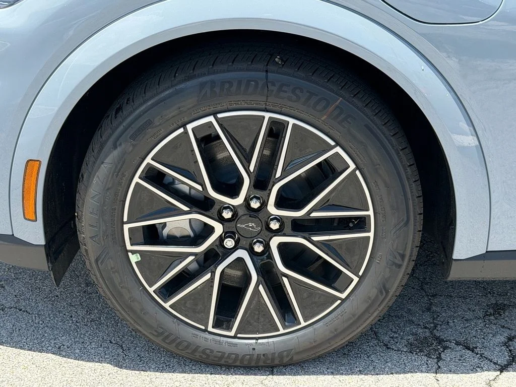 New 2026 Glacier Gray Metallic Tri-coat Ford Premium image 9