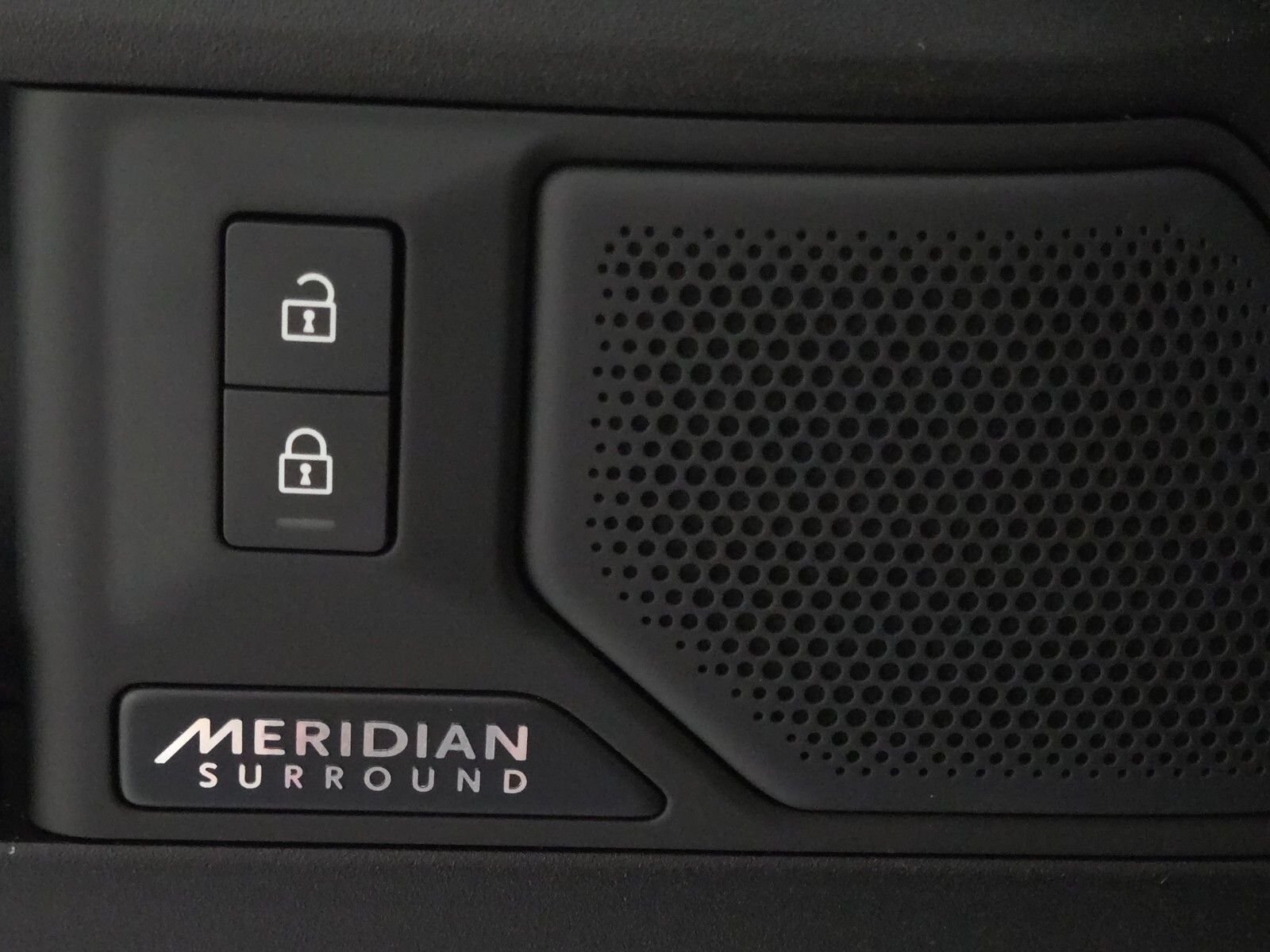 2026 Land Rover Defender OCTA - Photo 23