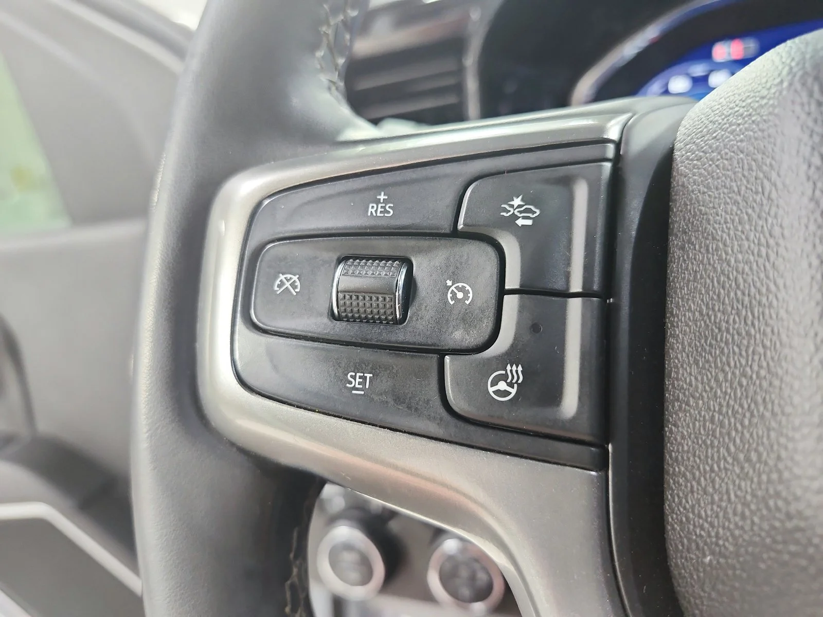 Used 2025 White Chevrolet LT image 22