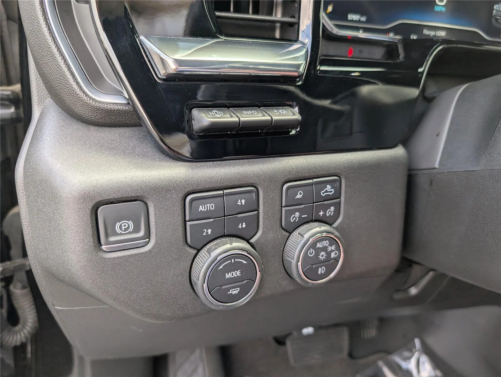Used 2024 Black Chevrolet High Country image 25