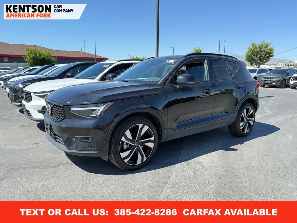 2025 Volvo XC40 B5 Plus Dark AWD's photo
