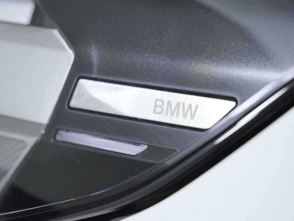 Certified Used 2025 Alpine White BMW 30 xDrive image 5