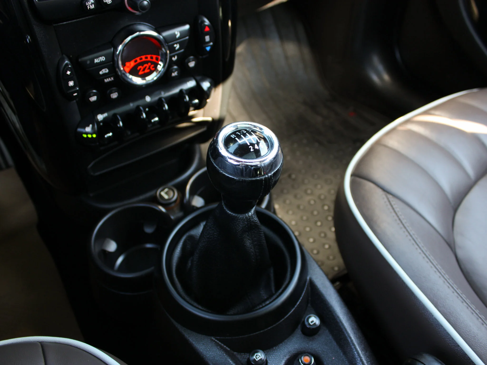 Used 2014  MINI S * AWD | Manual | Harman/Kardon | Heated Seats | Dual-Pane Sunroof image 26