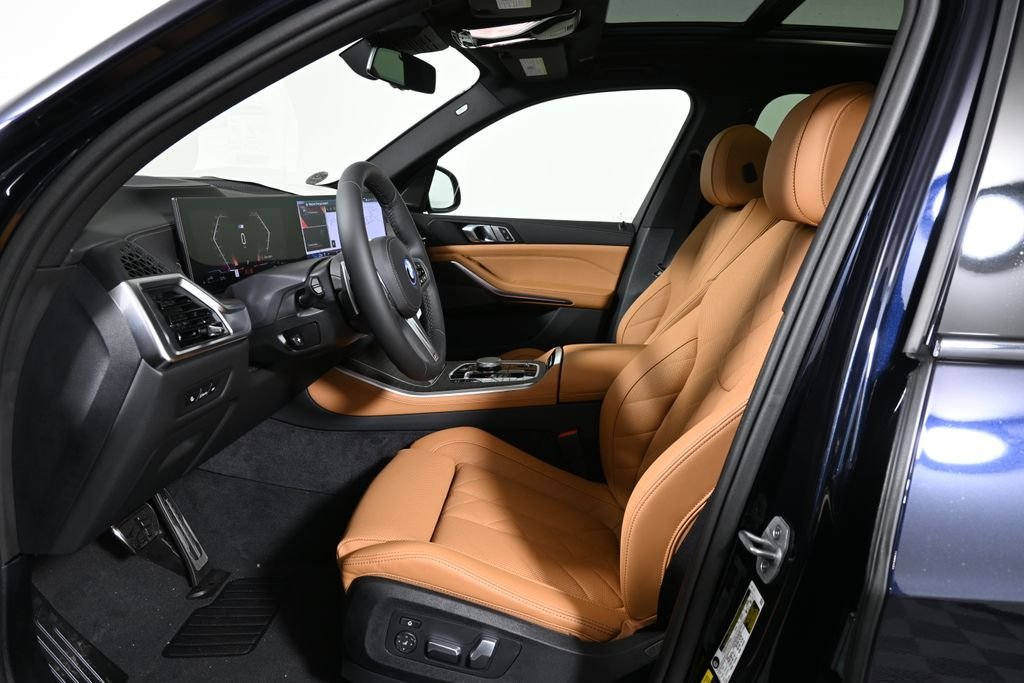 New 2026 Carbon Black Metallic BMW xDrive50e image 3