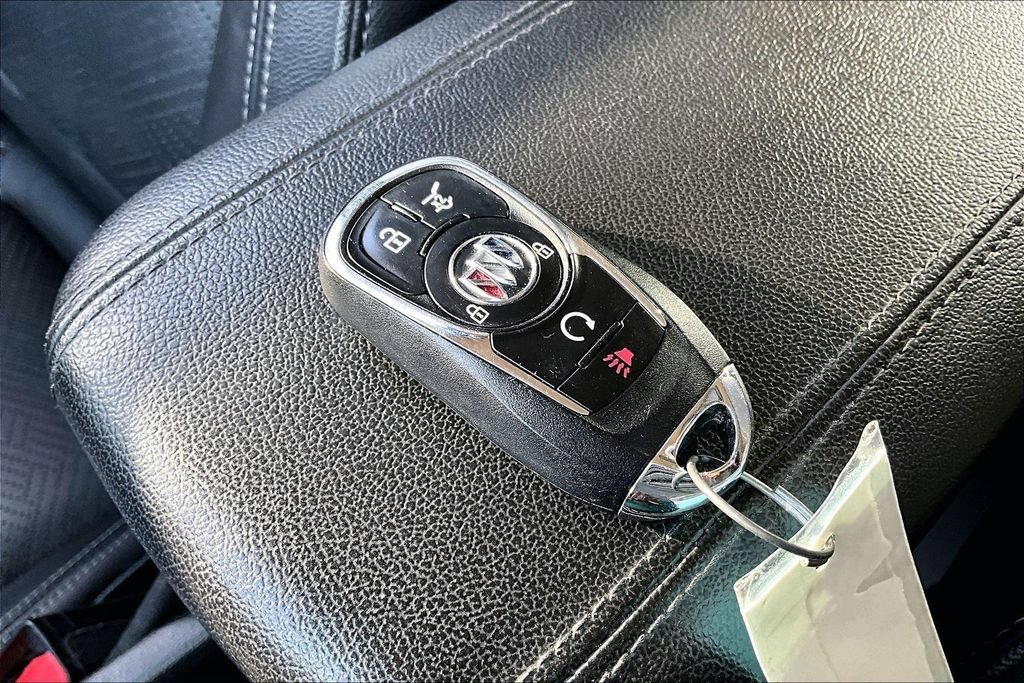 Used 2021 SUMMIT WHITE Buick Essence image 10