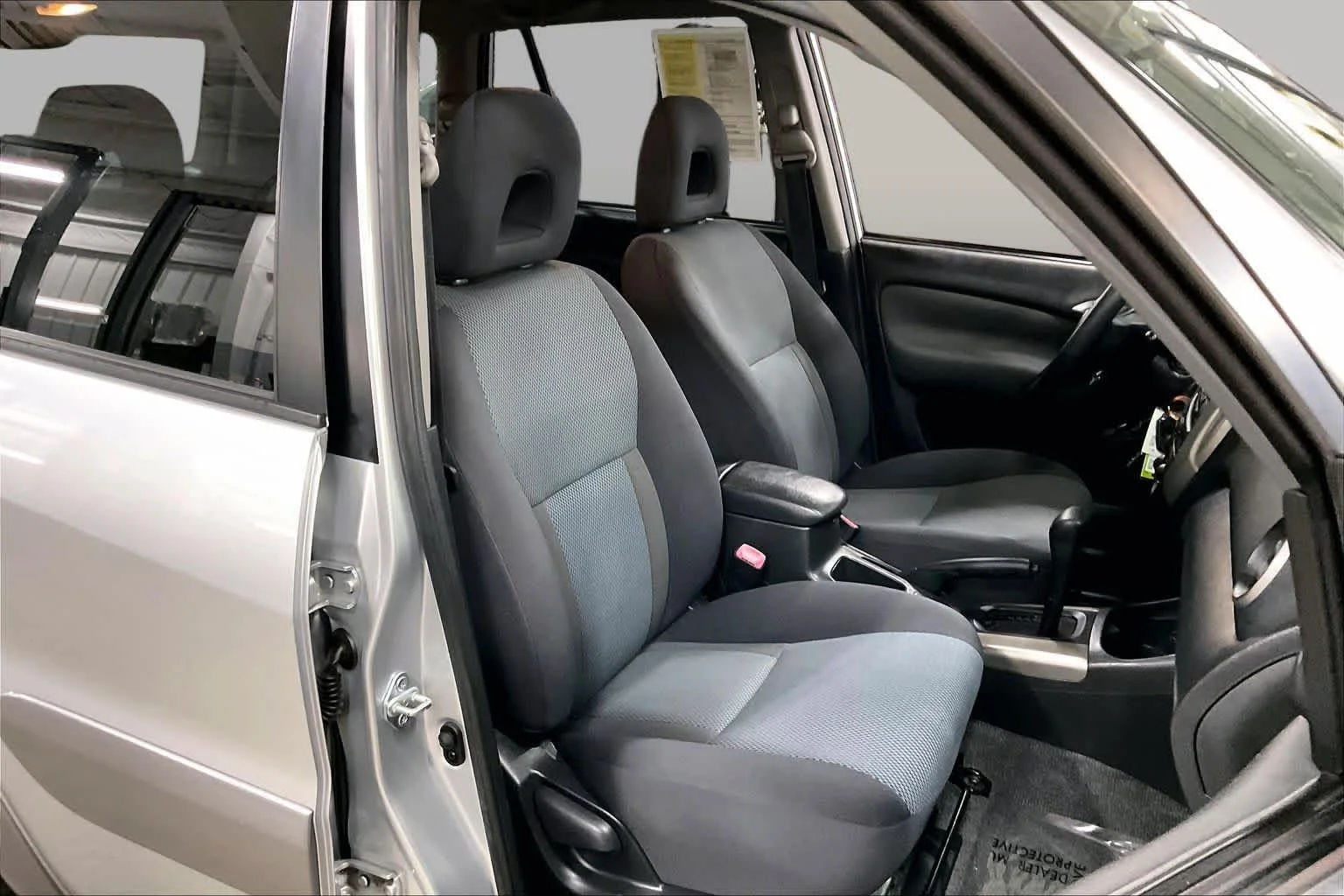 Used 2005 Titanium Metallic Toyota  image 8