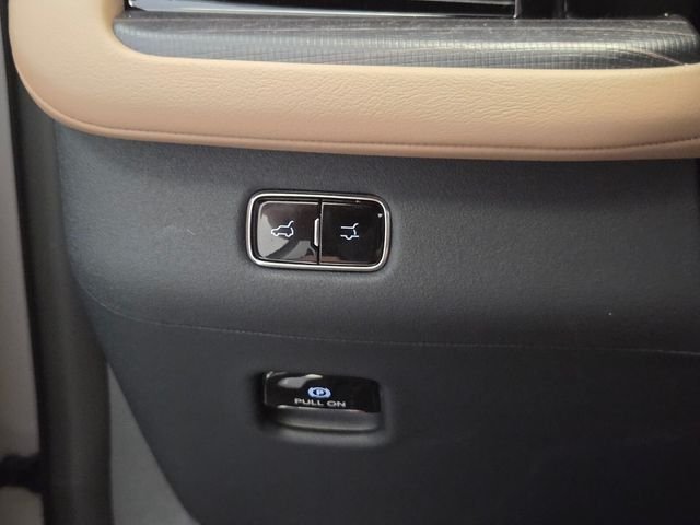 Used 2025 White Lincoln Black Label image 35