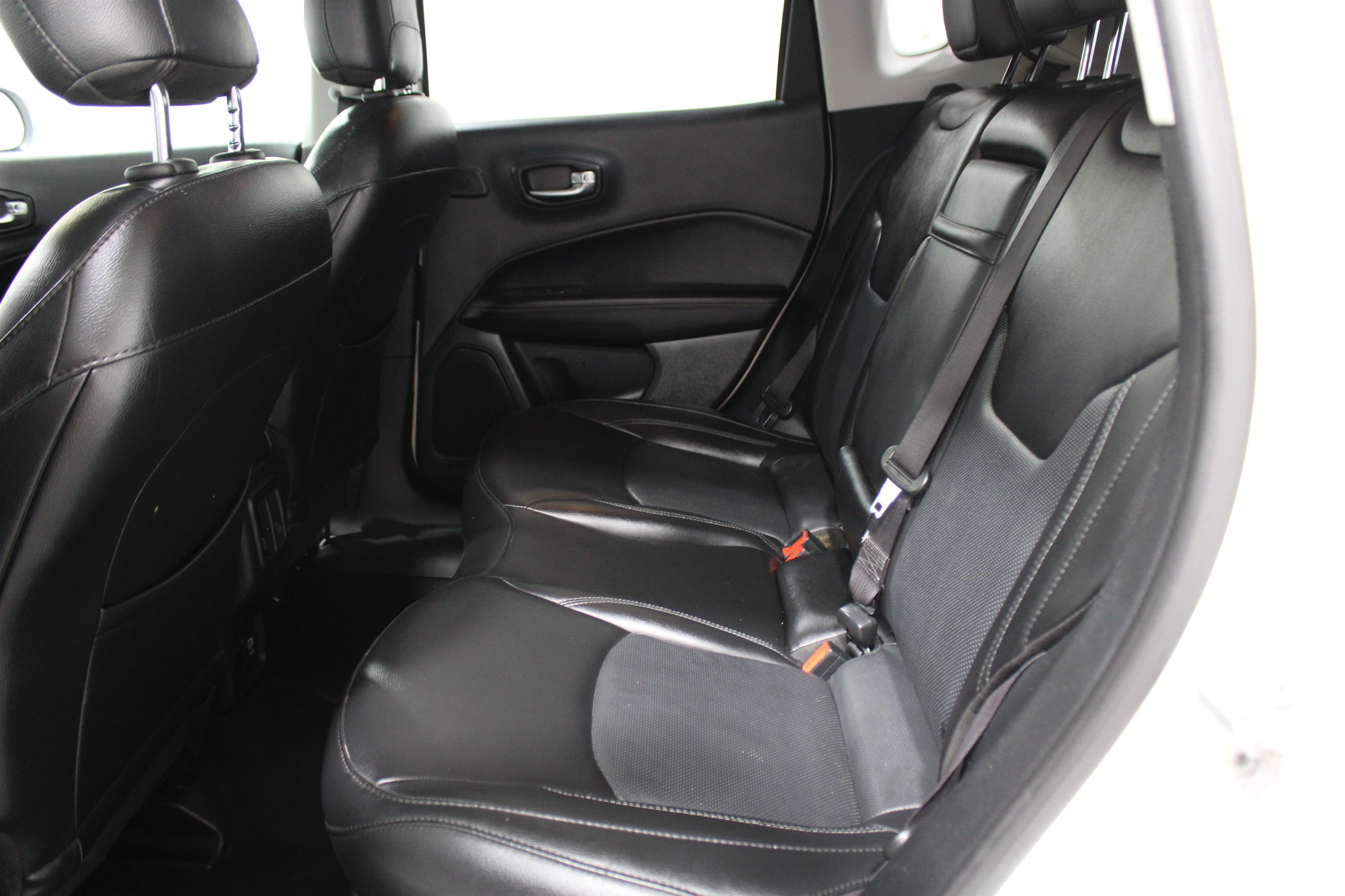 Used 2019 Pearl White Tri-Coat Jeep High Altitude image 20
