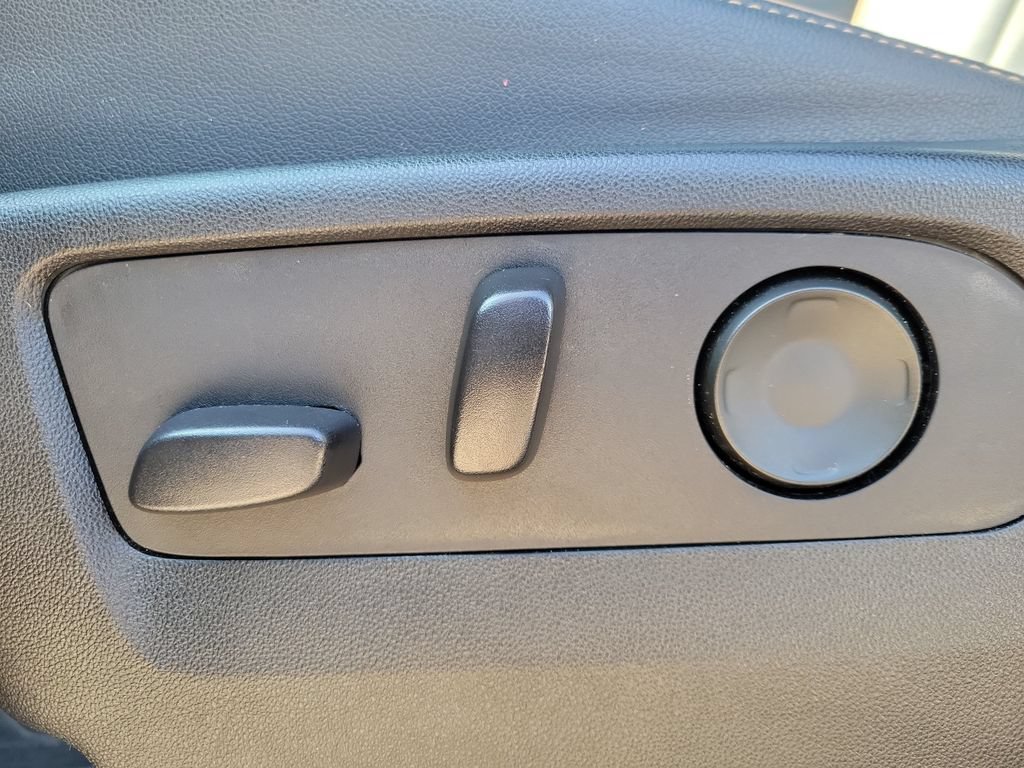 Used 2021 SMOKEY QUARTZ METALLIC GMC AT4 image 22