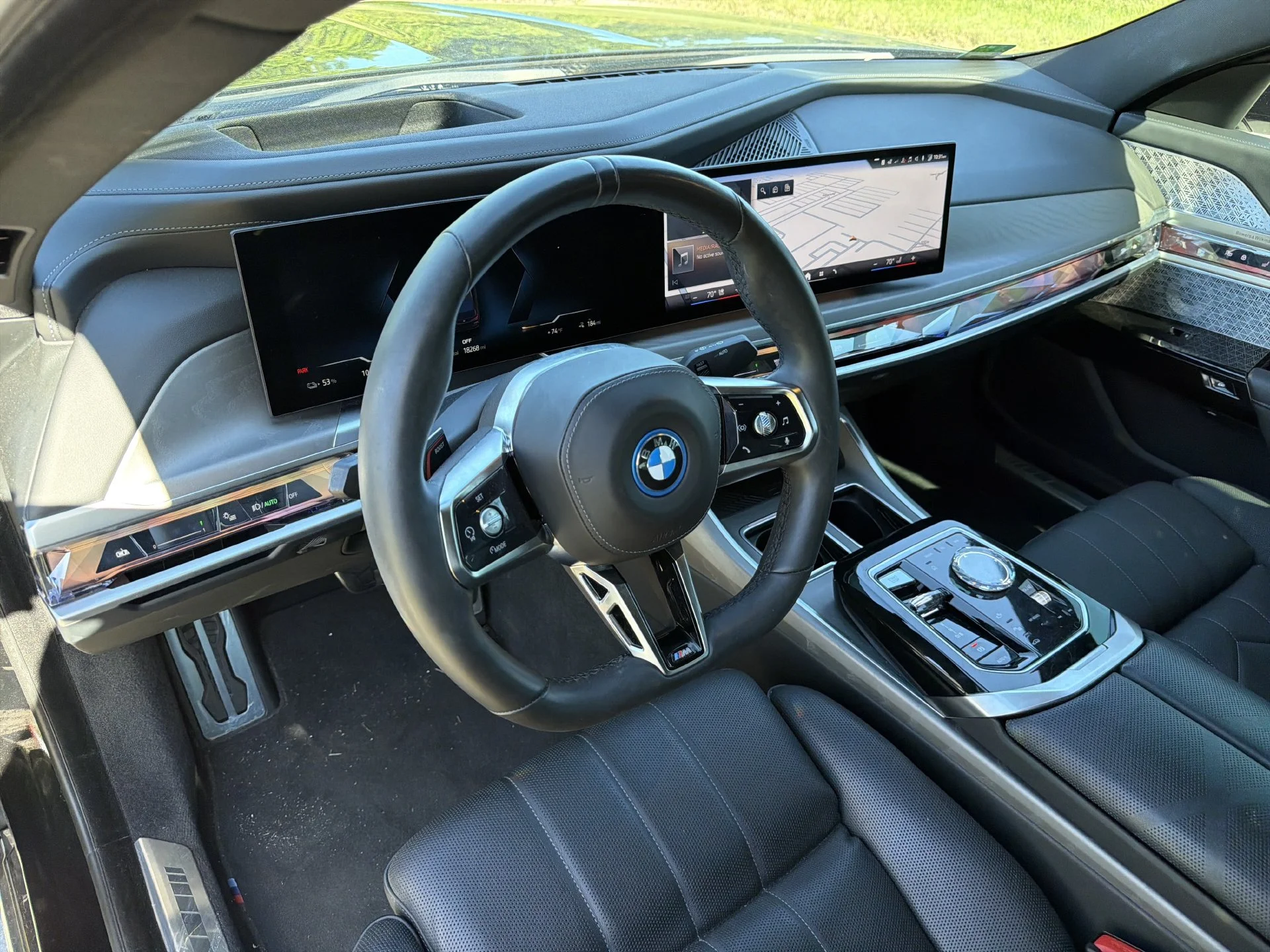 Certified Used 2024 Black Sapphire Metallic BMW xDrive60 image 21