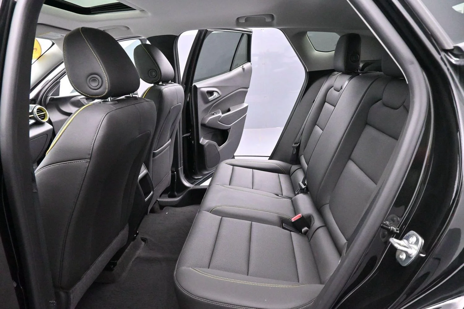 Used 2025 Mosaic Black Metallic Chevrolet ACTIV image 29