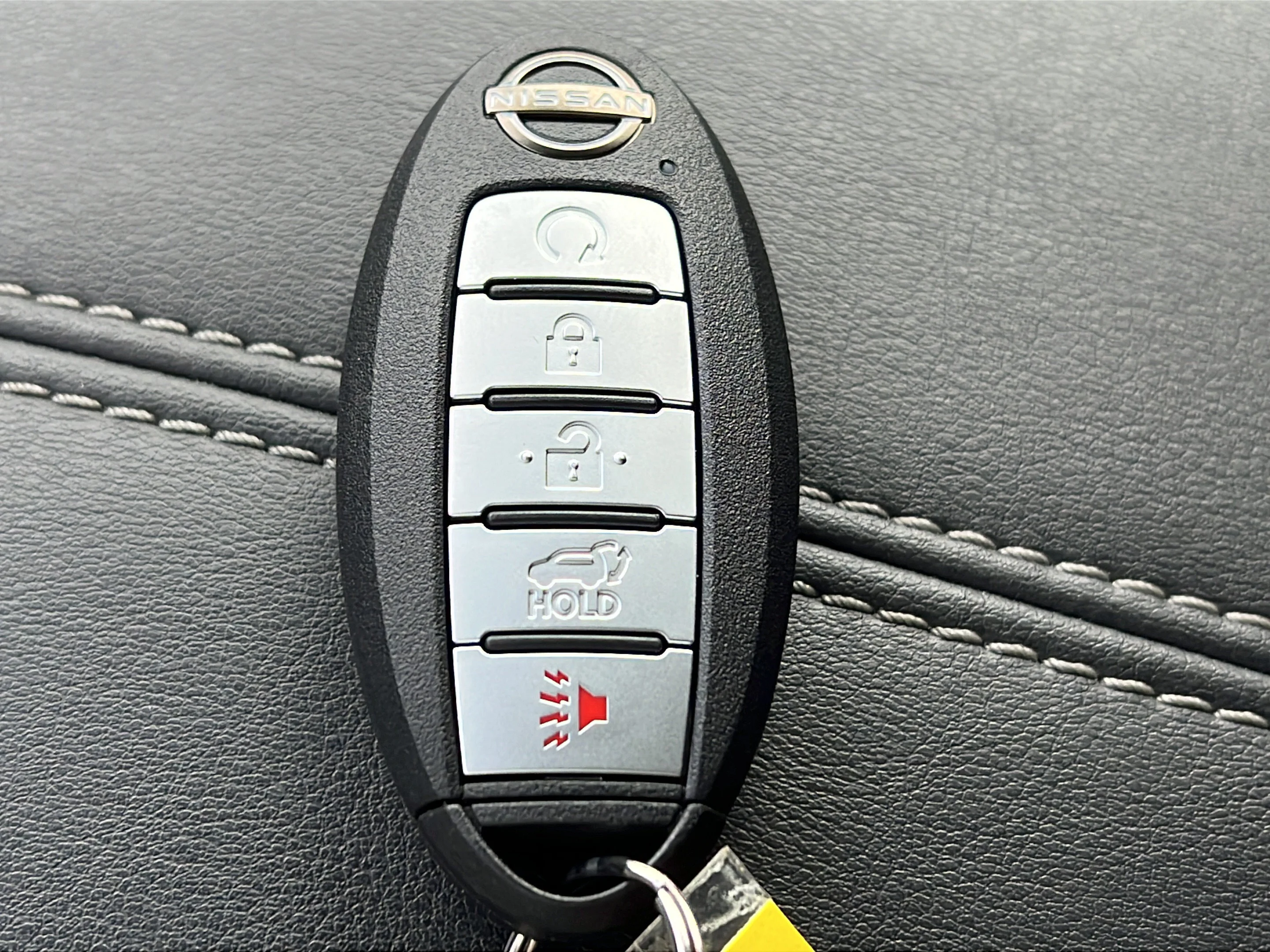 Used 2022 Pearl White Tricoat Nissan Platinum image 29