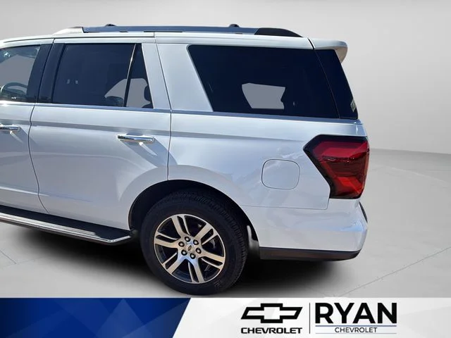 Used 2023 White Ford Limited image 14