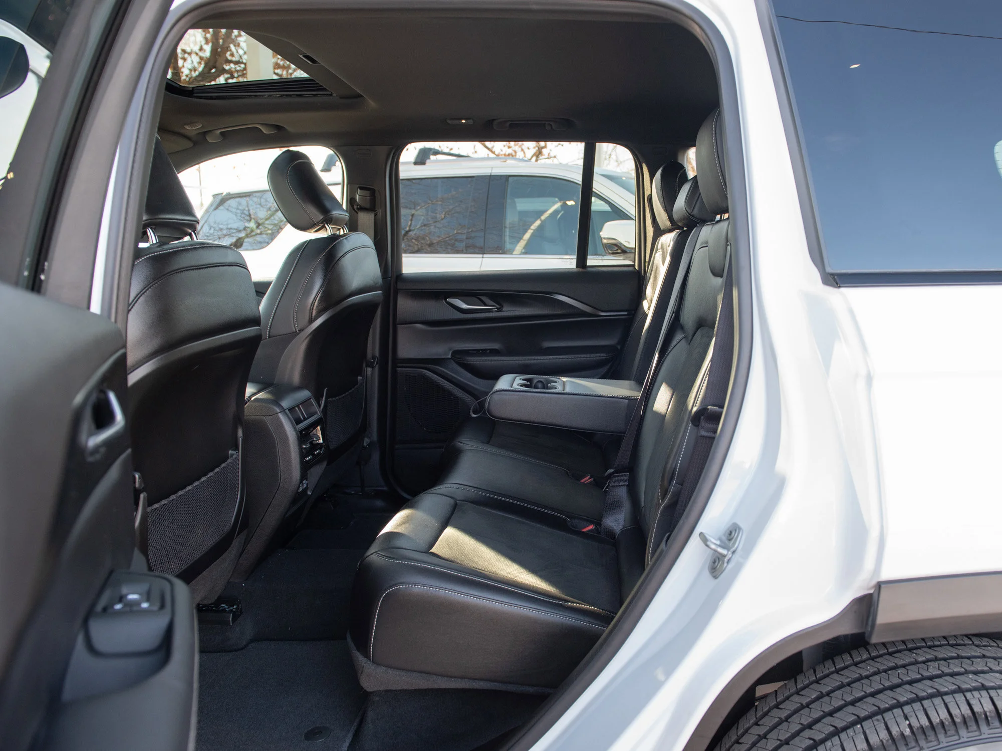 Certified Used 2025 White Jeep Altitude * Trailer Tow Package, Sunroof, Heated Seats, No Accidents image 15